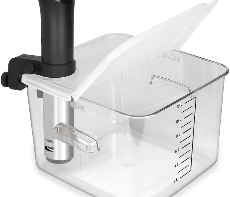 EVERIE hinged sous vide lid on clear Rubbermaid container with black Anova cooker, handles, and 12 L measurement marks