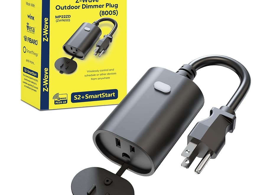 Minoston Z-Wave Plug 800 outdoor dimmer outlet switch, black plug-in module with covered socket and retail box