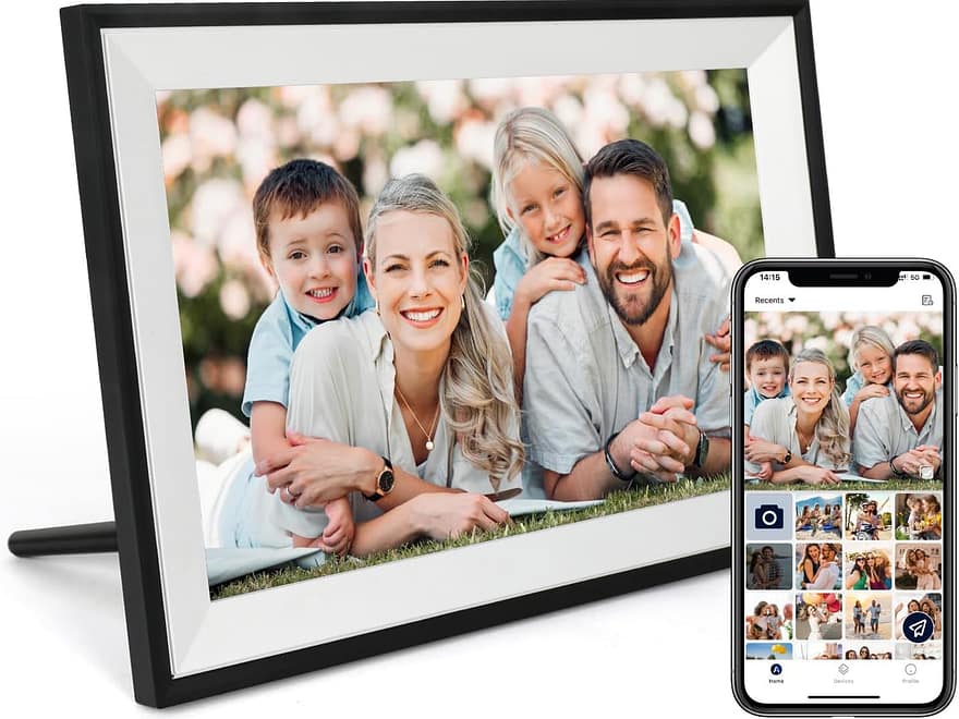 10.1 inch WiFi digital photo frame with black rectangular frame displaying a family portrait beside a smartphone gallery app